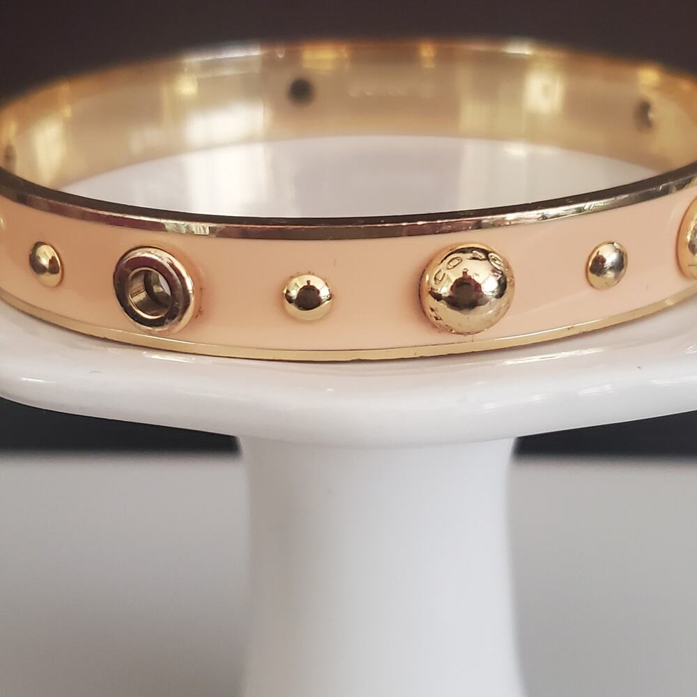 Coach Bangle Bracelet Peach Enamel Gold Tone Studded Grommet Logo Interior - Picture 1 of 6